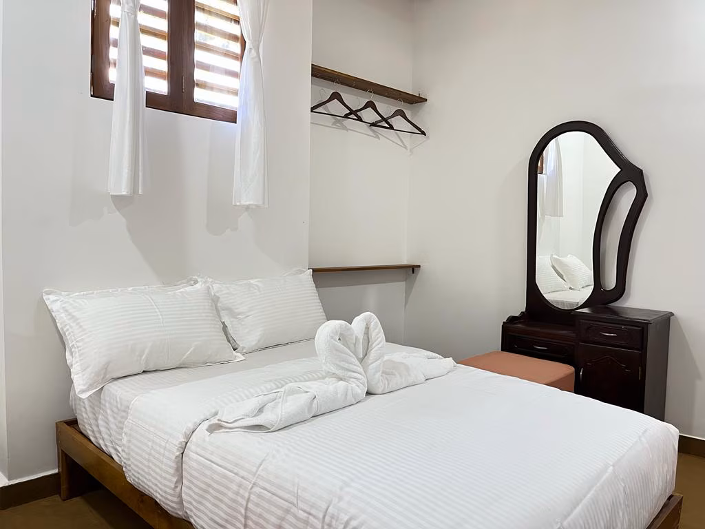 Khaya Gaze Accommodation